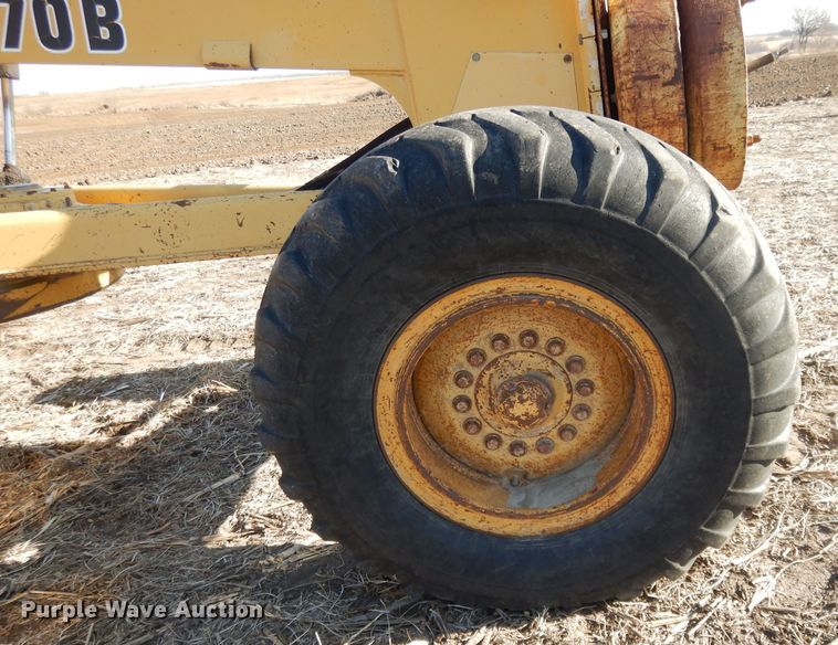 image for item DI8213 1997 John Deere 770B  motor grader