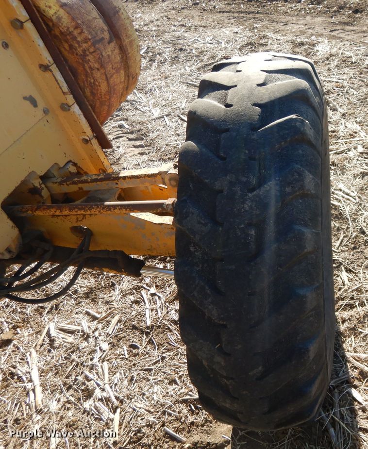 image for item DI8213 1997 John Deere 770B  motor grader