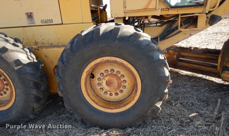 image for item DI8213 1997 John Deere 770B  motor grader