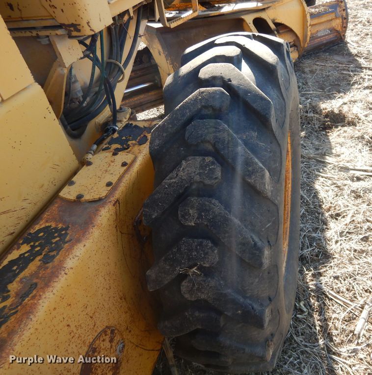 image for item DI8213 1997 John Deere 770B  motor grader