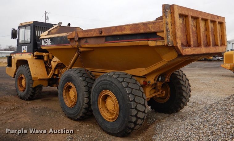 image for item DJ0281 1995 Caterpillar D250E  haul truck