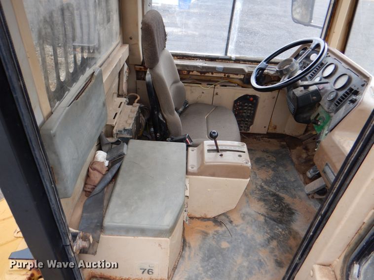 image for item DJ0281 1995 Caterpillar D250E  haul truck