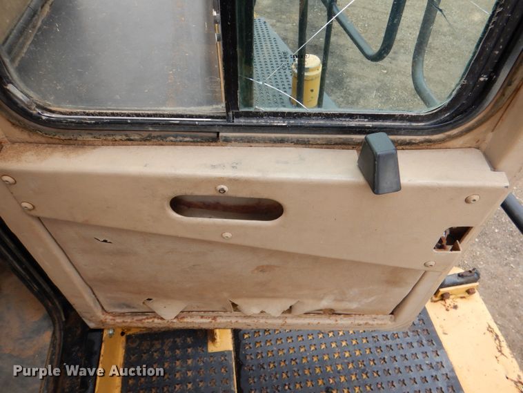 image for item DJ0281 1995 Caterpillar D250E  haul truck