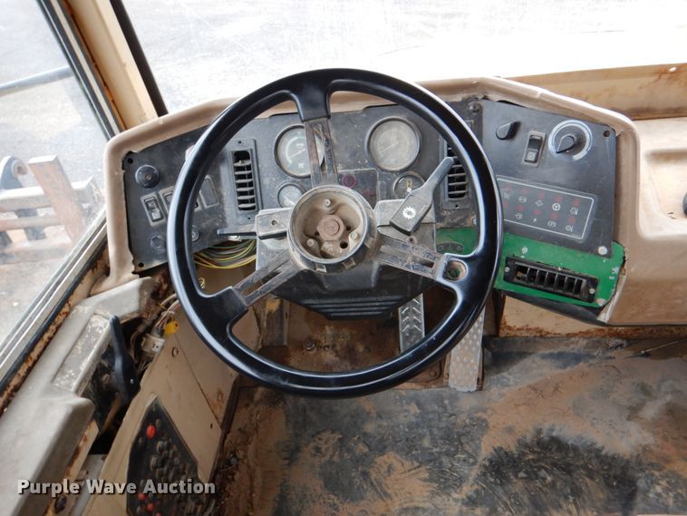 image for item DJ0281 1995 Caterpillar D250E  haul truck