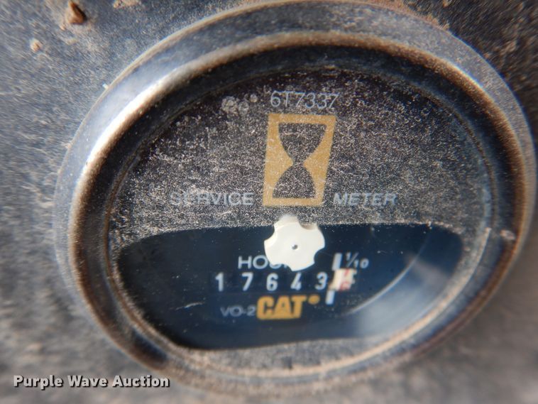 image for item DJ0281 1995 Caterpillar D250E  haul truck