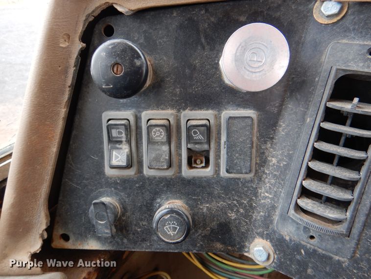 image for item DJ0281 1995 Caterpillar D250E  haul truck