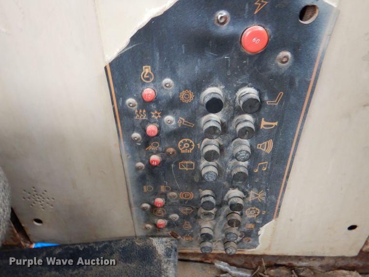 image for item DJ0281 1995 Caterpillar D250E  haul truck