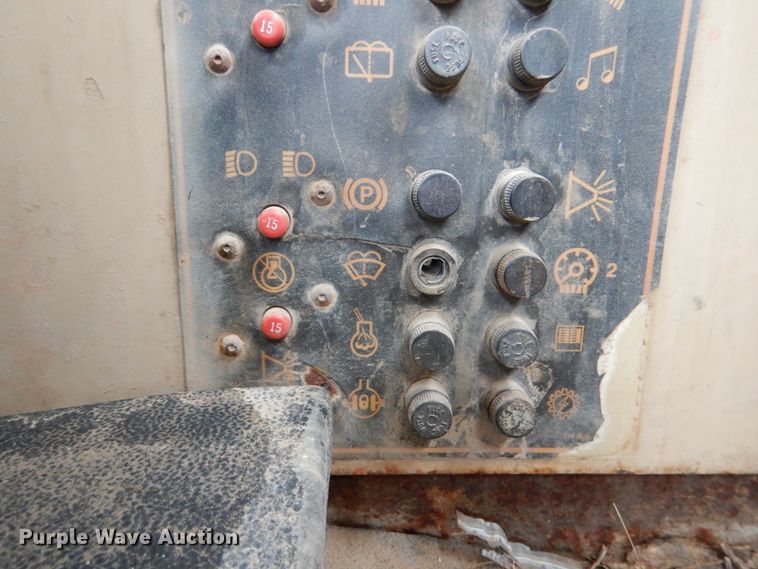 image for item DJ0281 1995 Caterpillar D250E  haul truck