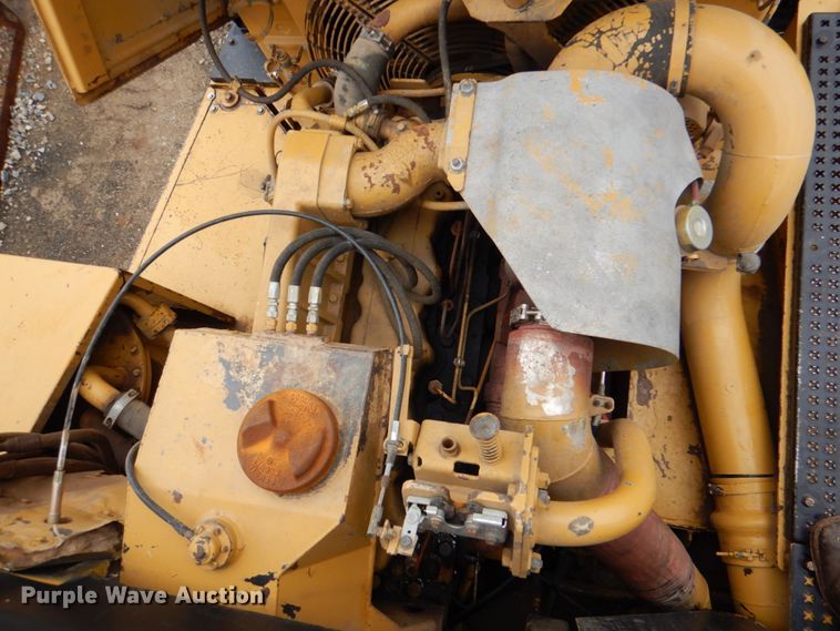 image for item DJ0281 1995 Caterpillar D250E  haul truck