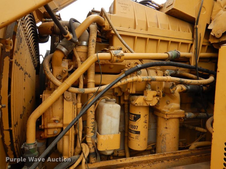 image for item DJ0281 1995 Caterpillar D250E  haul truck