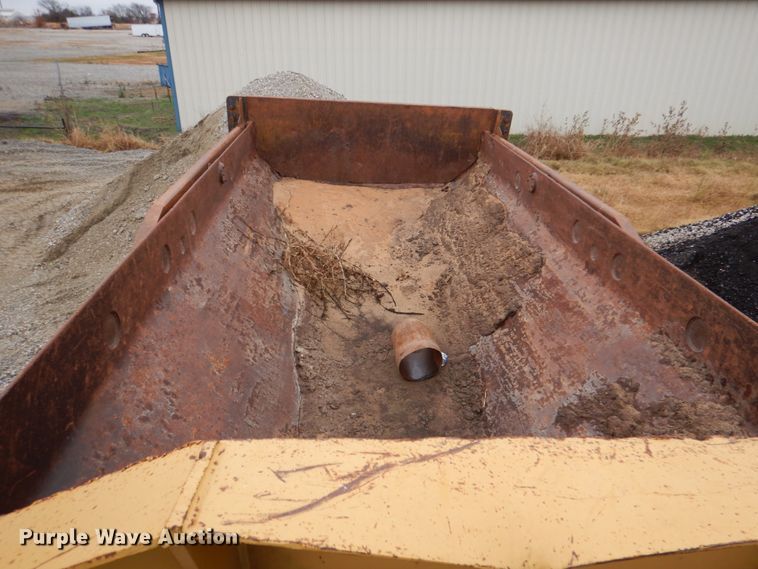 image for item DJ0281 1995 Caterpillar D250E  haul truck