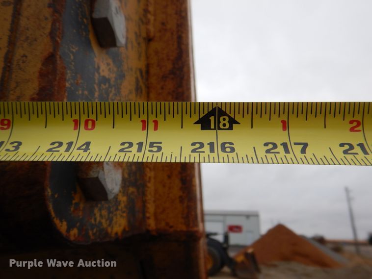 image for item DJ0281 1995 Caterpillar D250E  haul truck