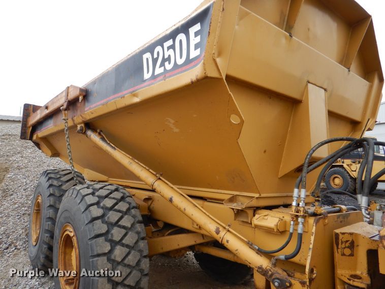 image for item DJ0281 1995 Caterpillar D250E  haul truck