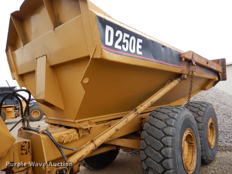 image for item DJ0281 1995 Caterpillar D250E  haul truck