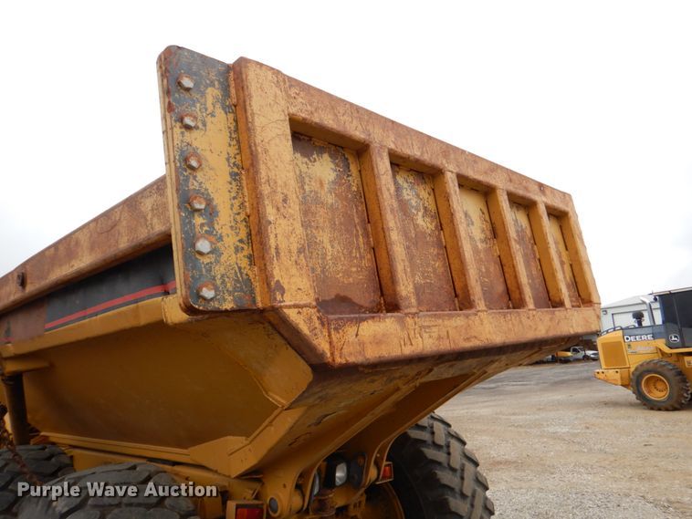 image for item DJ0281 1995 Caterpillar D250E  haul truck