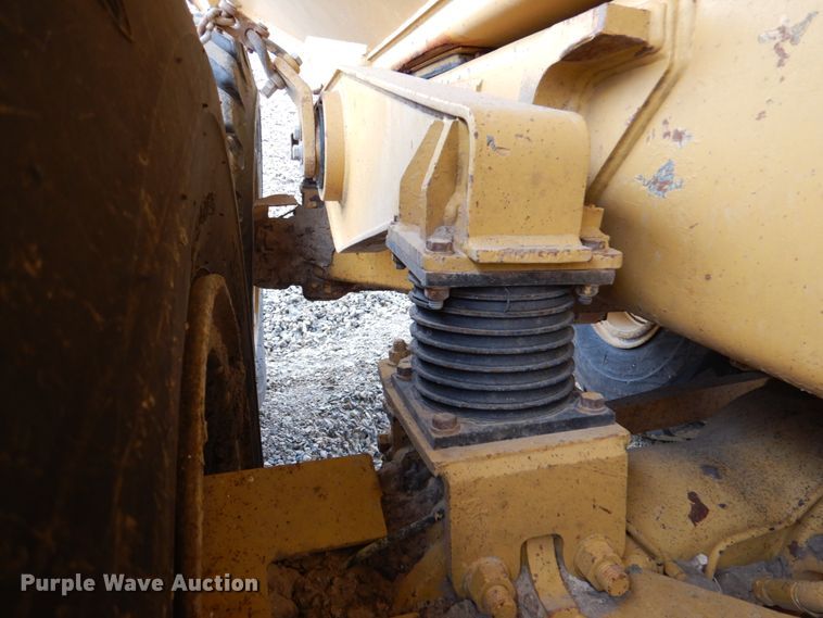 image for item DJ0281 1995 Caterpillar D250E  haul truck