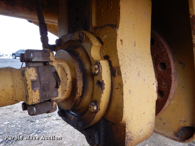 image for item DJ0281 1995 Caterpillar D250E  haul truck