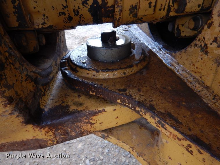 image for item DJ0281 1995 Caterpillar D250E  haul truck