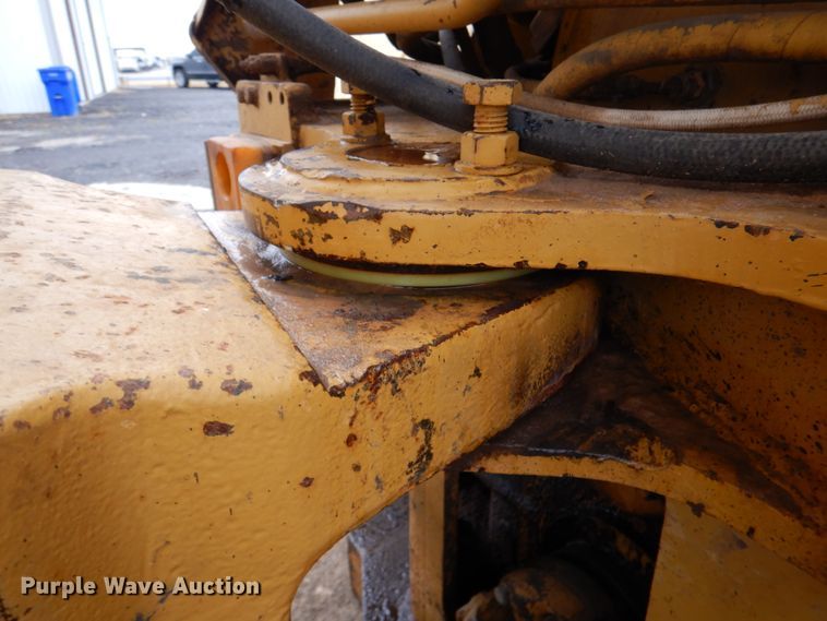 image for item DJ0281 1995 Caterpillar D250E  haul truck