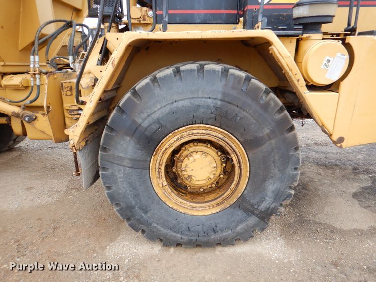 image for item DJ0281 1995 Caterpillar D250E  haul truck