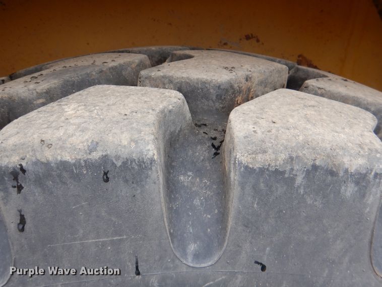 image for item DJ0281 1995 Caterpillar D250E  haul truck