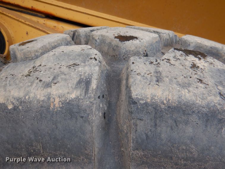 image for item DJ0281 1995 Caterpillar D250E  haul truck