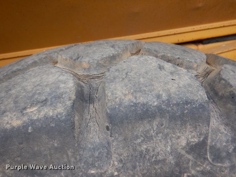 image for item DJ0281 1995 Caterpillar D250E  haul truck