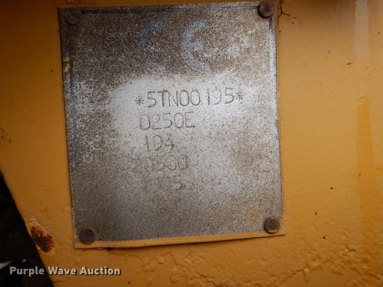 image for item DJ0281 1995 Caterpillar D250E  haul truck