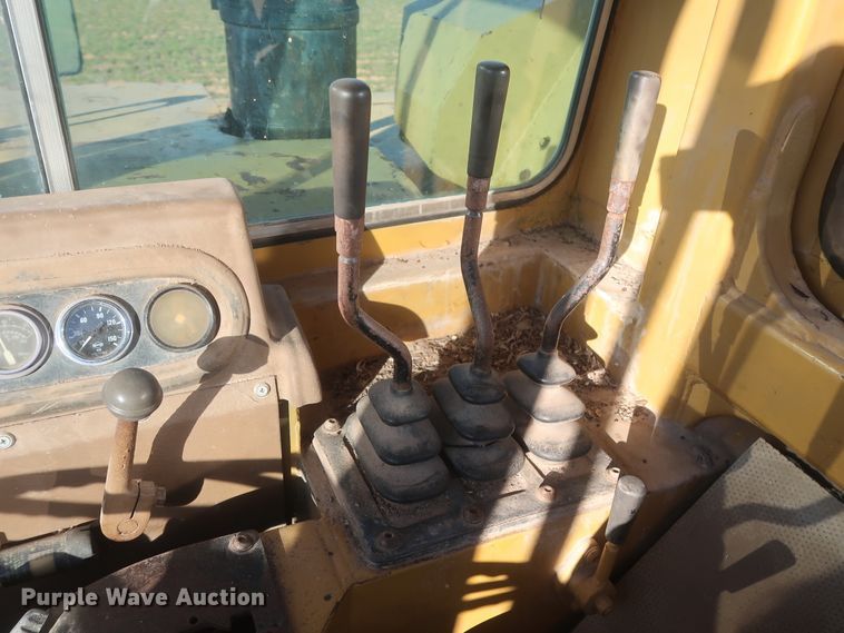 image for item DJ1820 1983 Caterpillar 615  elevating scraper