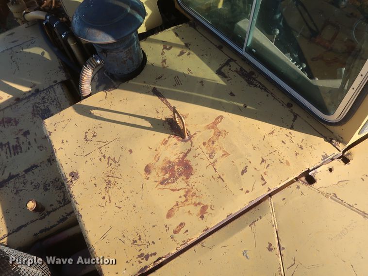 image for item DJ1820 1983 Caterpillar 615  elevating scraper