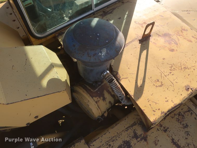 image for item DJ1820 1983 Caterpillar 615  elevating scraper