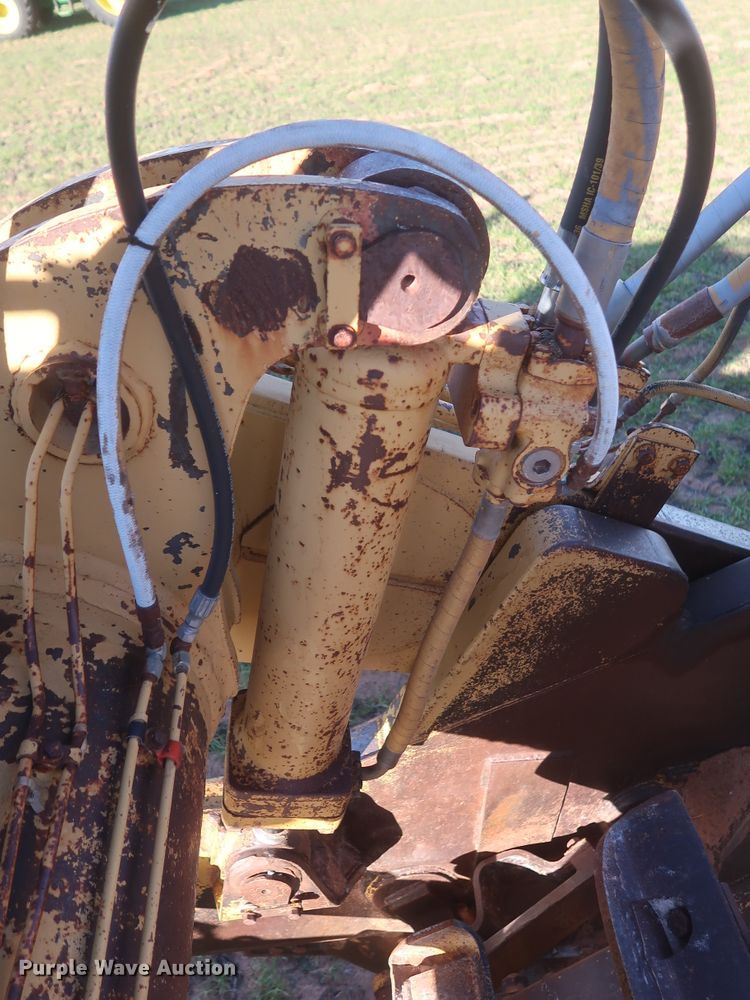 image for item DJ1820 1983 Caterpillar 615  elevating scraper