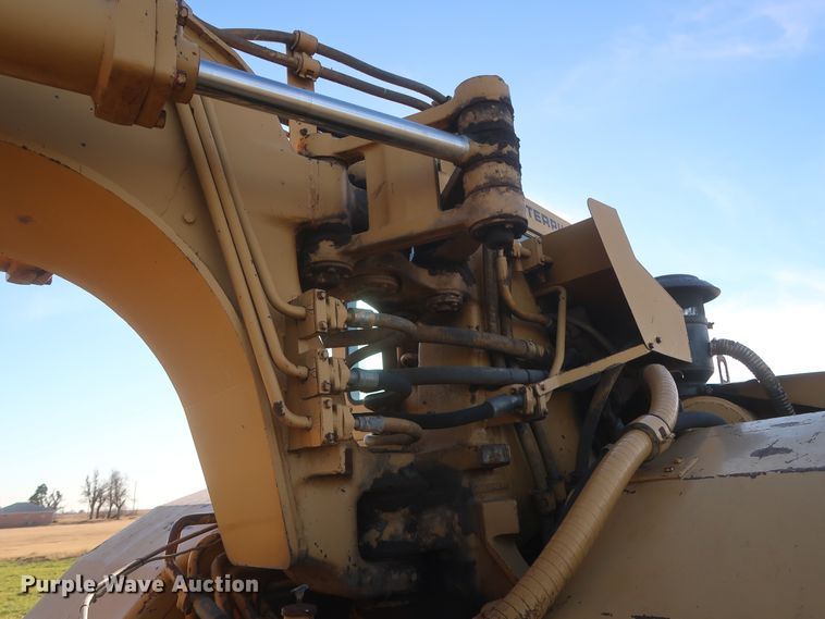 image for item DJ1820 1983 Caterpillar 615  elevating scraper
