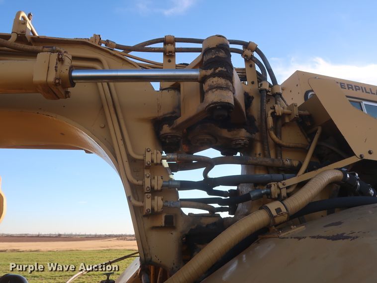 image for item DJ1820 1983 Caterpillar 615  elevating scraper