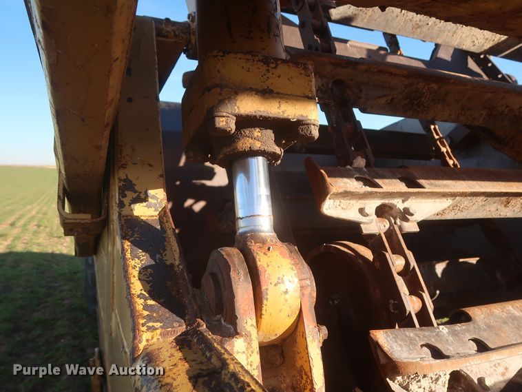 image for item DJ1820 1983 Caterpillar 615  elevating scraper