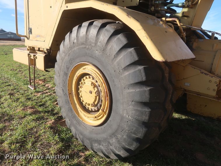 image for item DJ1820 1983 Caterpillar 615  elevating scraper