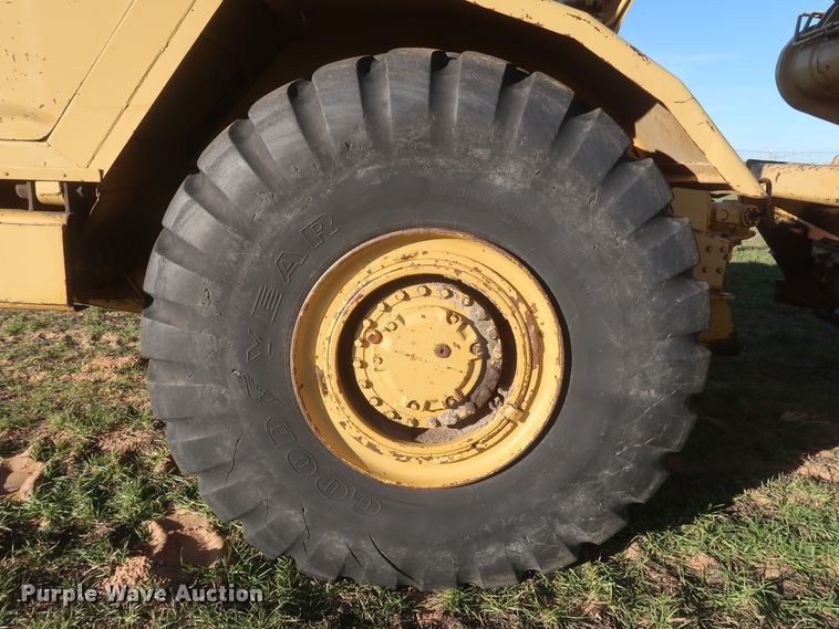 image for item DJ1820 1983 Caterpillar 615  elevating scraper