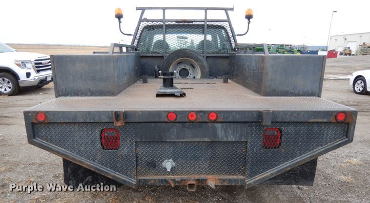 image for item DJ5777 2001 Ford F550 Super Duty XL  Crew Cab flatbed pickup truck