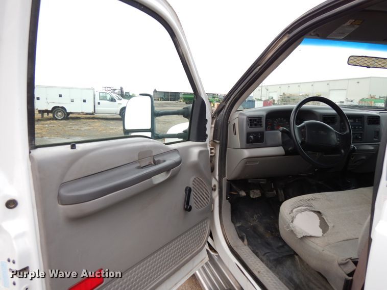 image for item DJ5777 2001 Ford F550 Super Duty XL  Crew Cab flatbed pickup truck