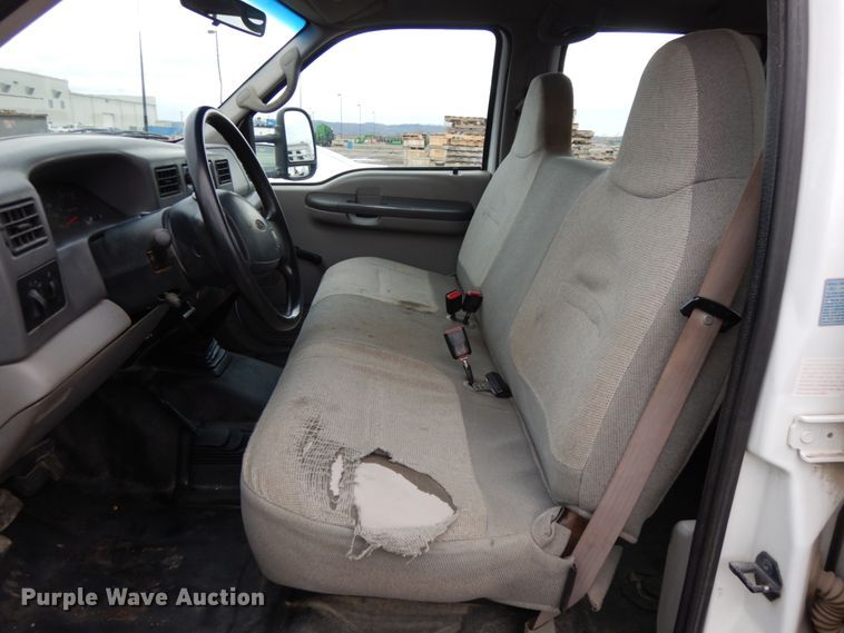 image for item DJ5777 2001 Ford F550 Super Duty XL  Crew Cab flatbed pickup truck