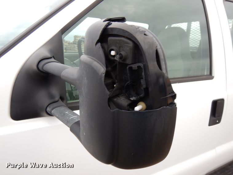 image for item DJ5777 2001 Ford F550 Super Duty XL  Crew Cab flatbed pickup truck