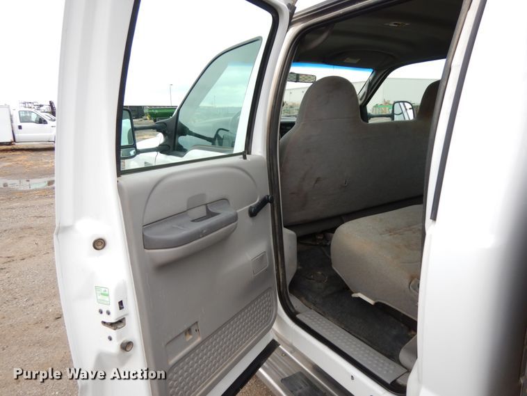 image for item DJ5777 2001 Ford F550 Super Duty XL  Crew Cab flatbed pickup truck