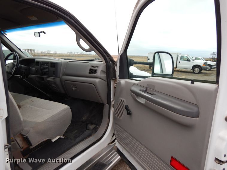 image for item DJ5777 2001 Ford F550 Super Duty XL  Crew Cab flatbed pickup truck