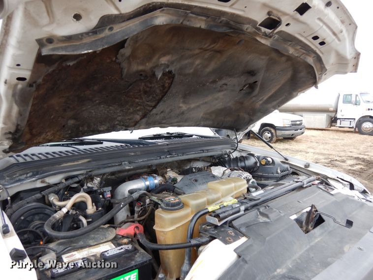 image for item DJ5777 2001 Ford F550 Super Duty XL  Crew Cab flatbed pickup truck