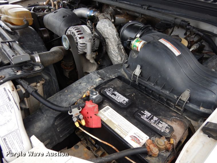 image for item DJ5777 2001 Ford F550 Super Duty XL  Crew Cab flatbed pickup truck