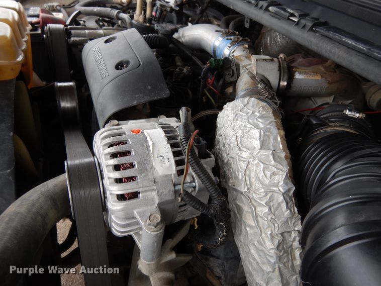 image for item DJ5777 2001 Ford F550 Super Duty XL  Crew Cab flatbed pickup truck