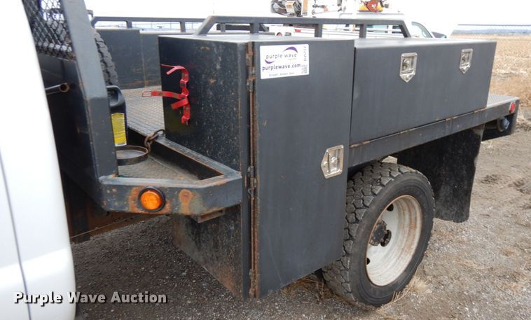 image for item DJ5777 2001 Ford F550 Super Duty XL  Crew Cab flatbed pickup truck