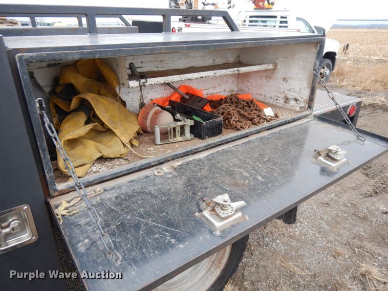 image for item DJ5777 2001 Ford F550 Super Duty XL  Crew Cab flatbed pickup truck