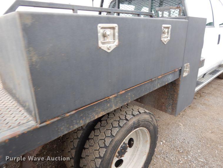 image for item DJ5777 2001 Ford F550 Super Duty XL  Crew Cab flatbed pickup truck