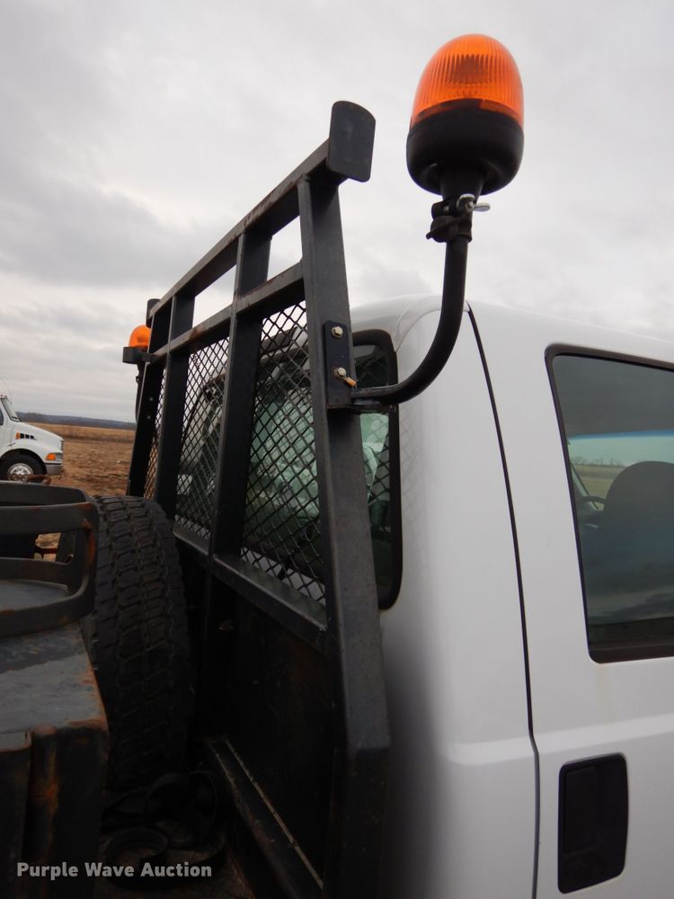 image for item DJ5777 2001 Ford F550 Super Duty XL  Crew Cab flatbed pickup truck